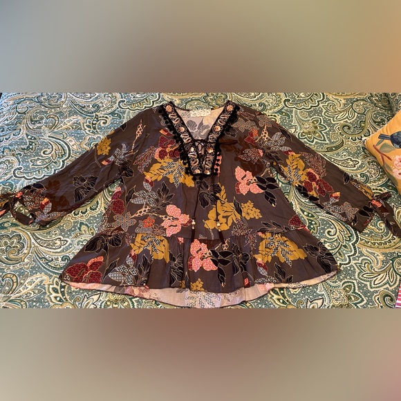 Unbranded Italian Bohemian Boho Gray Floral Embroidered Blouse Size M/L, EUC - Picture 4 of 6